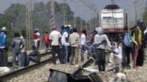 Italian police and migrants clash; 30 injured