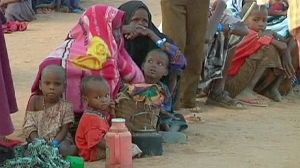 Famine : les files de réfugiés s’allongent devant les camps