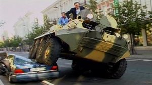Le maire de Vilnius écrase les véhicules mal garés