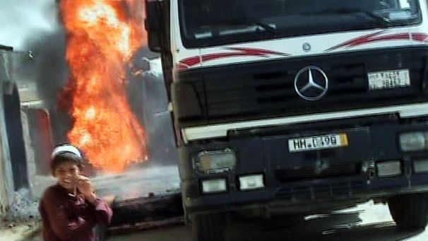 Afghanistan: Taliban attacks NATO supply trucks