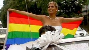 Un militant gay épouse une transexuelle à Cuba