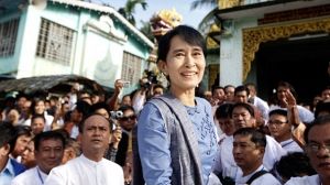 Premier déplacement politique pour Aung San Suu Kyi