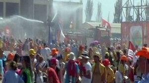 Pilgrims endure stifling heat to hear Pope