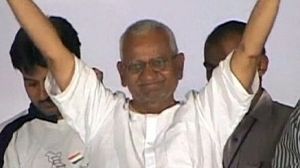 La classe politique indienne appelle Hazare à cesser sa grève de la faim anti-corruption