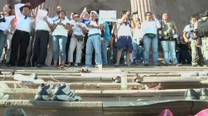 Massacre de Monterrey : des centaines de Mexicains expriment leur ras-le-bol