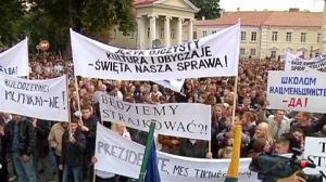 Lithuania’s ethnic Poles protest at new law