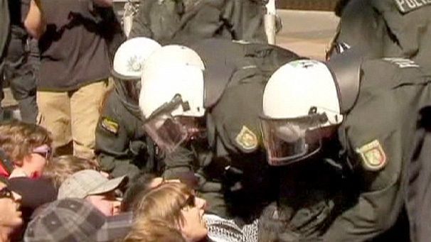 Dortmund: Police clash with anti-Nazi protesters