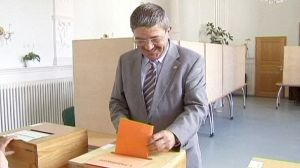 Allemagne: élection régionale à risque pour Angela Merkel