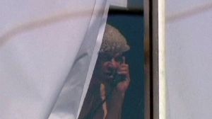 Australian bomb siege ends peacefully