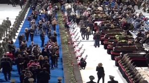 Iaroslavl rend hommage à son équipe de hockey, disparue dans un accident d’avion