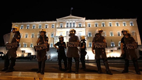 Grecia promete más austeridad