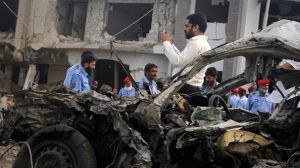 Pakistan suicide blast kills eight