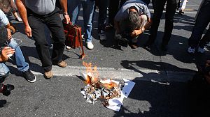 Civil servants protest over Greek austerity measures