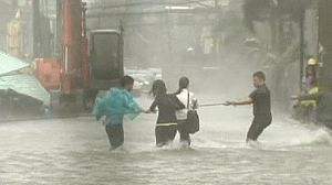 Nesat, un puissant typhon, sème le chaos aux Philippines