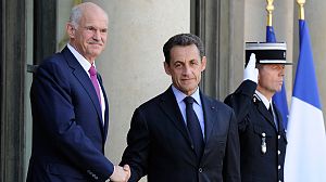 Sarkozy will zu Merkel – Carla Bruni hochschwanger in Paris