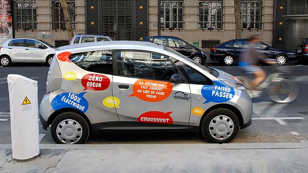Paris rolls out electric car experiment