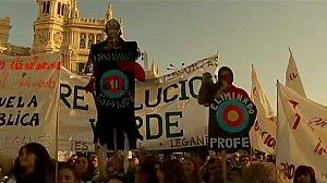 Milhares de espanhóis protestam contra cortes na Educação