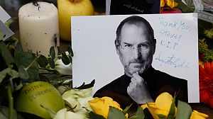 Apple fans mourn death of Steve Jobs