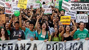 Students rally against education cuts in Italy and Spain