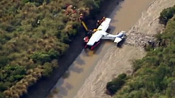 All survive light plane crash