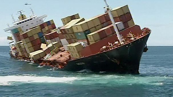 New Zealand: Rena cargo ship unstable