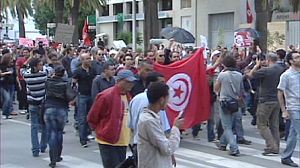 Des milliers de Tunisiens manifestent contre la censure
