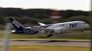 Premier vol commercial du Dreamliner de Boeing, avec 3 ans de retard