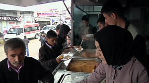 Israel quake aid for Turkey divides opinion