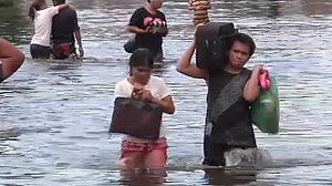 Bangkok floods spark mass exodus