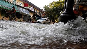 High tides test Bangkok’s flood defences