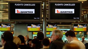 Australie: Qantas défie les syndicats en clouant ses avions au sol