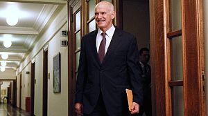 Papandreou wins cabinet backing for debt gamble