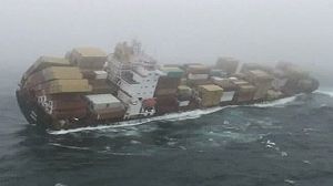New Zealand: fresh fears stricken ship could break up
