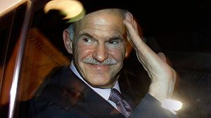 Papandreou steps aside for unity government