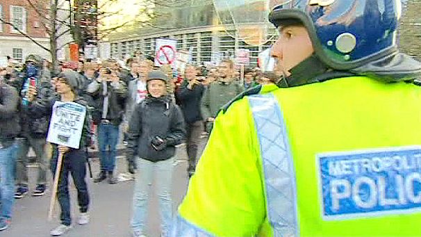UK: students march over fees