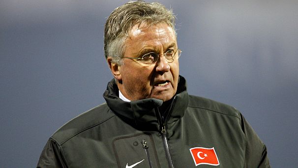Hiddink steps down