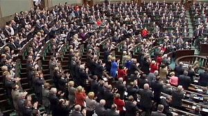 Tusk government wins confidence vote