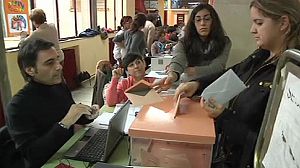 Spanish voters set to swing to the right over euro crisis