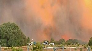 Battle to contain Western Australia bush fires