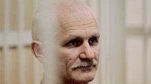 Bélarus : Beliatski, militant des droits de l’homme, écope de 4 ans et demi de prison