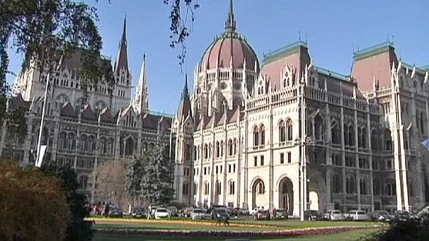Moody’s junks Hungary