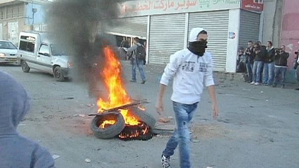Palestinian youths clash with Israeli police forces