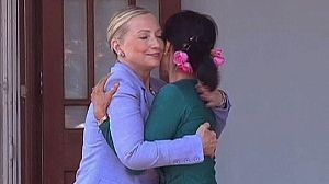 Myanmar : rencontre historique entre Hillary Clinton et Aung San Suu Kyi