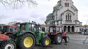 Le Parlement bulgare assiégé par 170 tracteurs