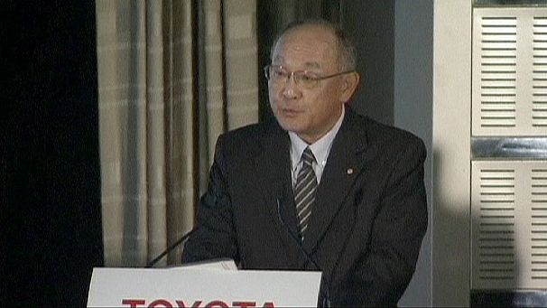 Floods and strong yen sink Toyota’s profits