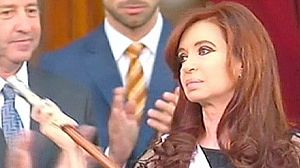 Investiture émouvante de la présidente argentine Cristina Kirchner