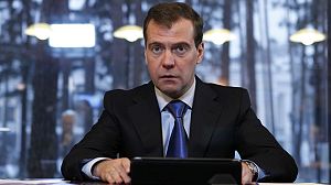 Medvedev entérine la nouvelle Douma malgré les plaintes