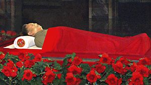 Kim Jong-il’s body lies in state in glass coffin