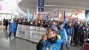 Police could be used to break French airport dispute