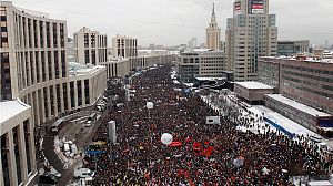 Putin faces growing opposition to job swap plan